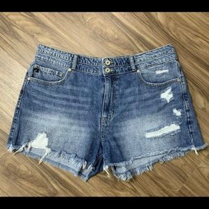 Size 31 women’s khan-can shorts. Super cute they just are too big for me.